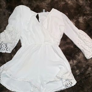 Abercrombie & Fitch white long sleeve romper